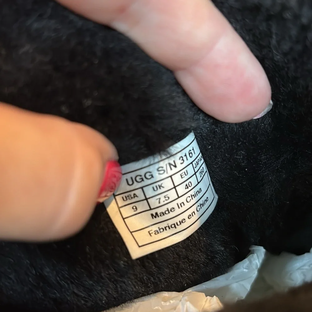 $240 UGG Australia Classic Short SPARKLES Black Sequin Boots Size 9 3161 - Picture 9 of 10